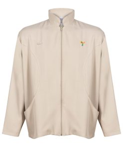 JAQUETA MASCULINA EMOZIONE AREIA GOLA PADRE, RECORTE COM BOLSO, DETALHE NO PUNHO, ADM, TAUA JP